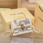 Single Shoulder Crossbody Embroidered Square Bag - Image 4